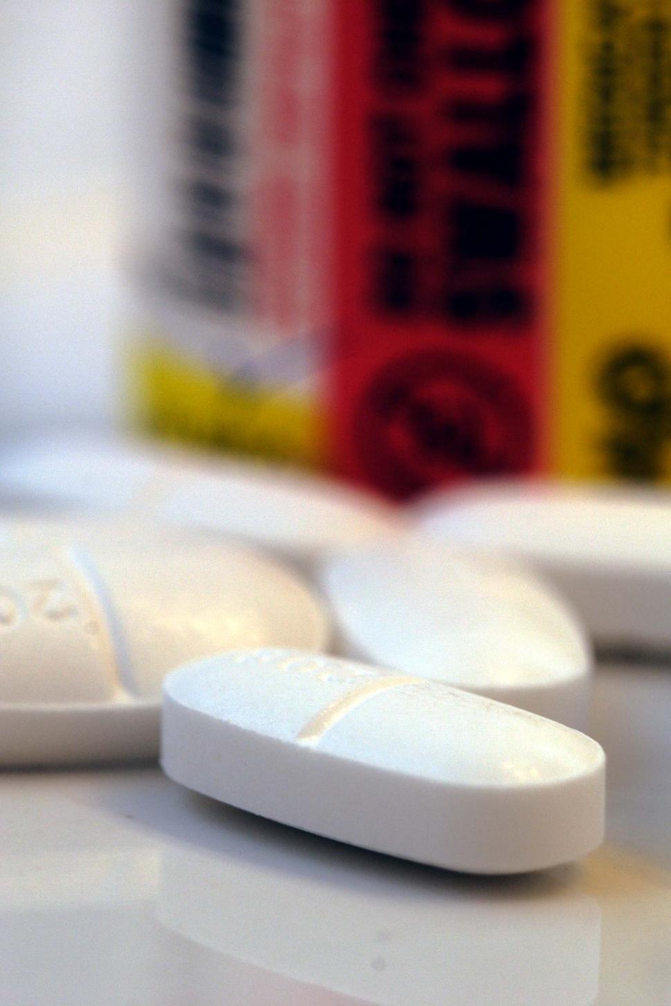 Free Image of Pills on the table 