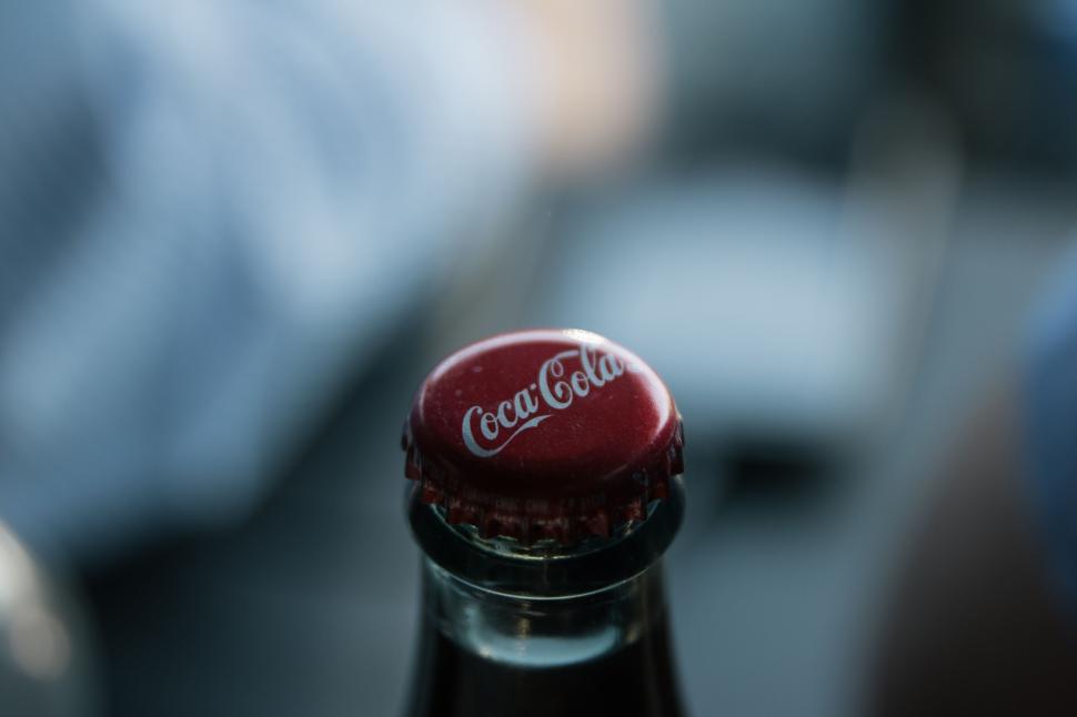 Free Image of Close-up of Coca-Cola bottle cap with blurry background 