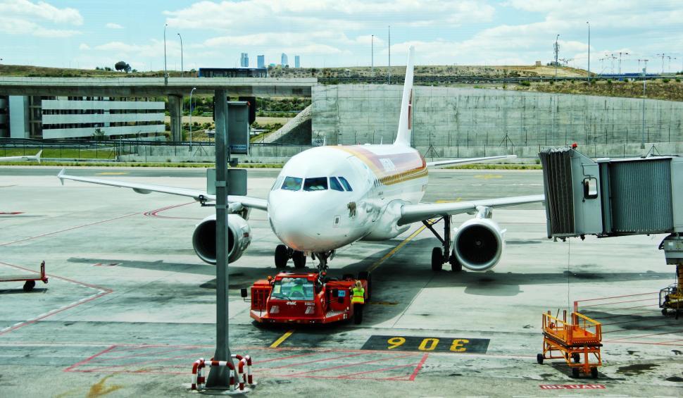 Free Image of Plane preparing for departure at a busy airport gate 