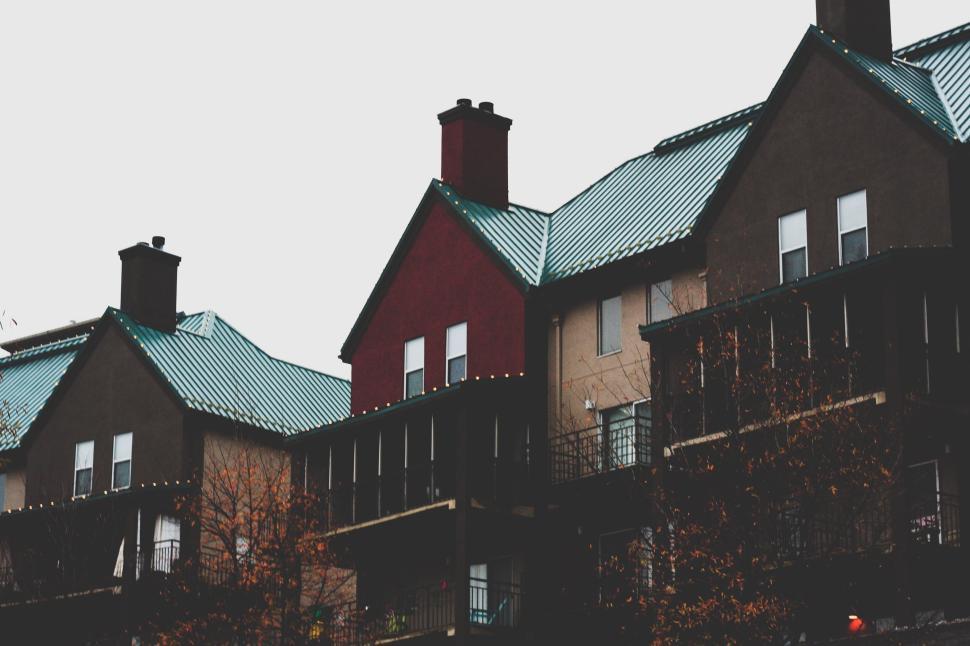Free Image of Modern apartment buildings with green roofs and balconies 