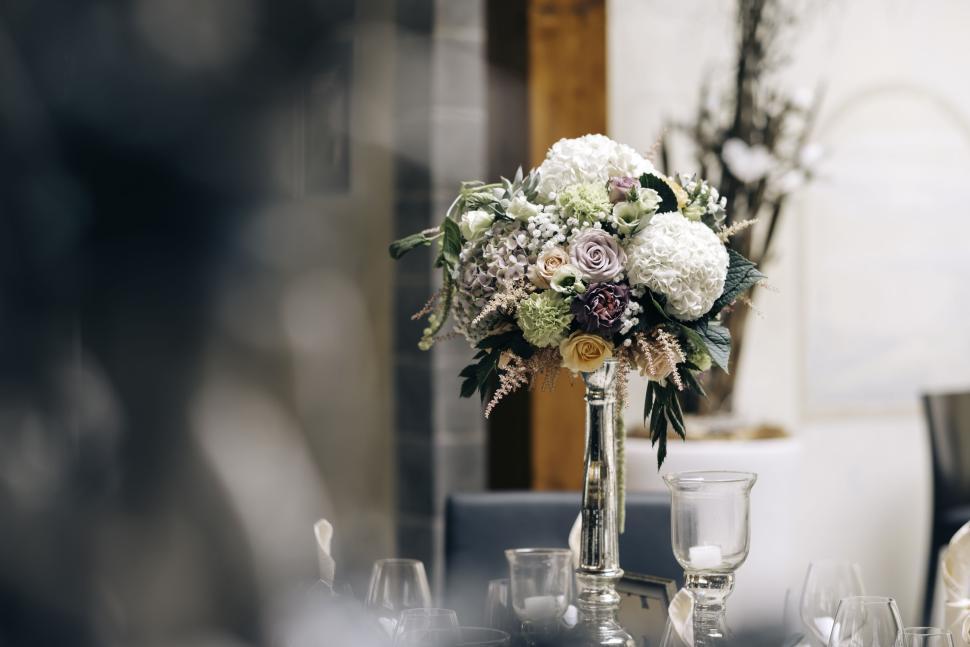 Free Image of Elegant floral arrangement in a tasteful setting for special events 