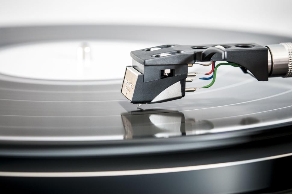 Free Image of Close-up shot of vinyl record player needle on spinning record disk 