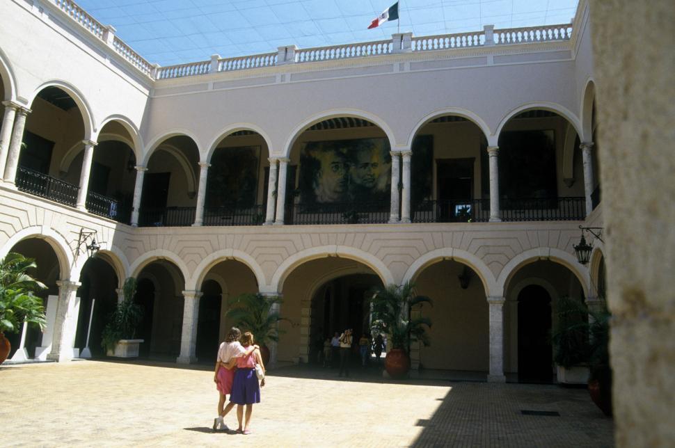 Free Image of Courtyard 