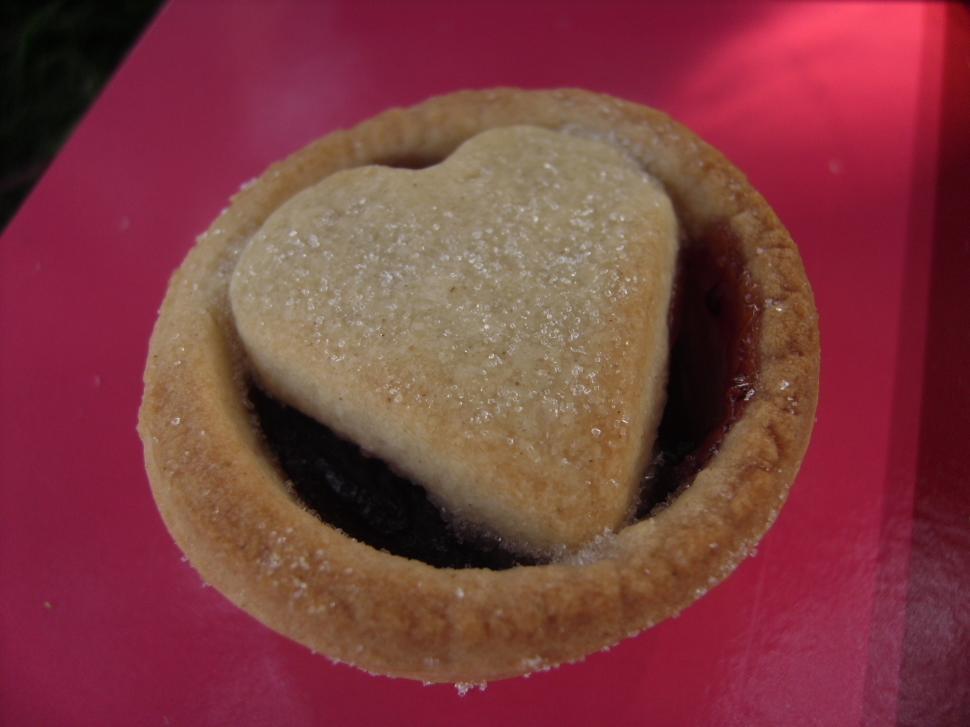Free Image of Heart tart 