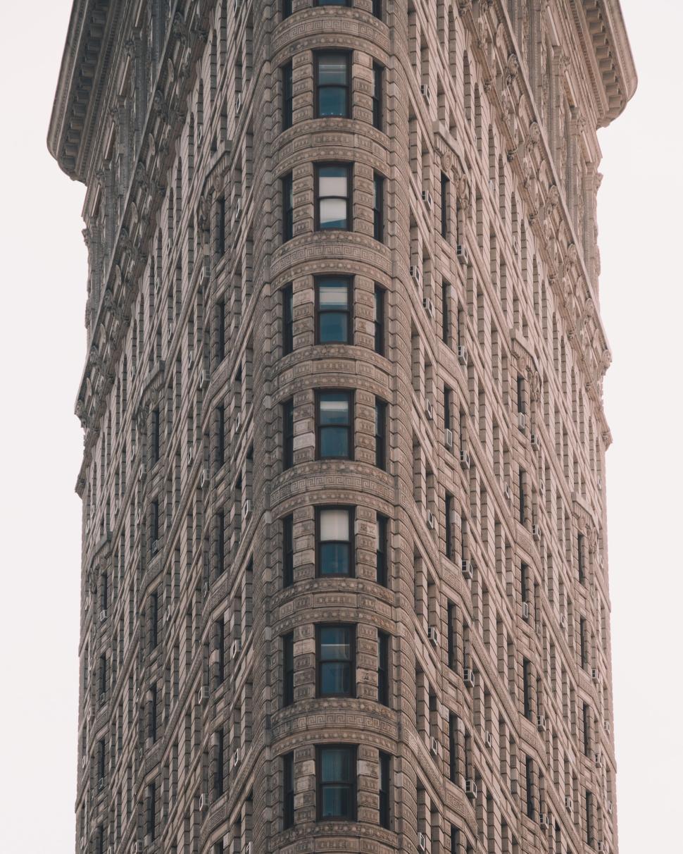 Free Image of Iconic city building with intricate architectural details. 