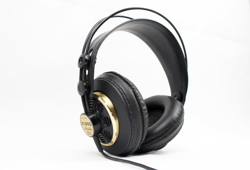Free Image of High-quality studio headphones with luxurious black and gold design 