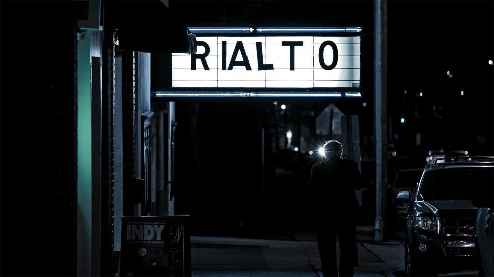 Free Image of Nighttime street view with illuminated RIALTO signboard visible 