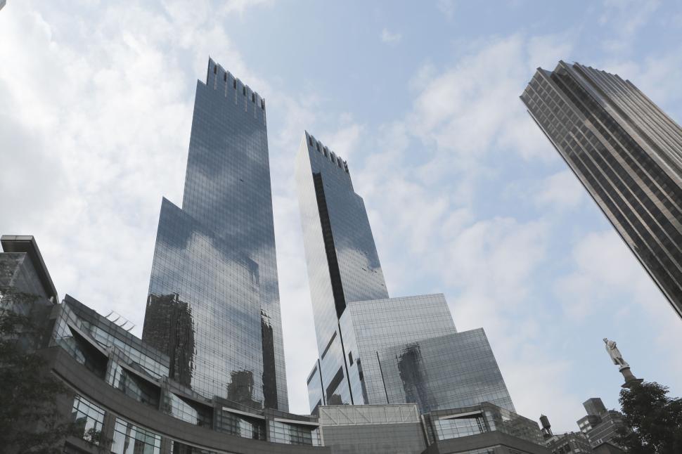 Free Image of Modern skyscrapers reaching to the sky, reflecting city architecture 