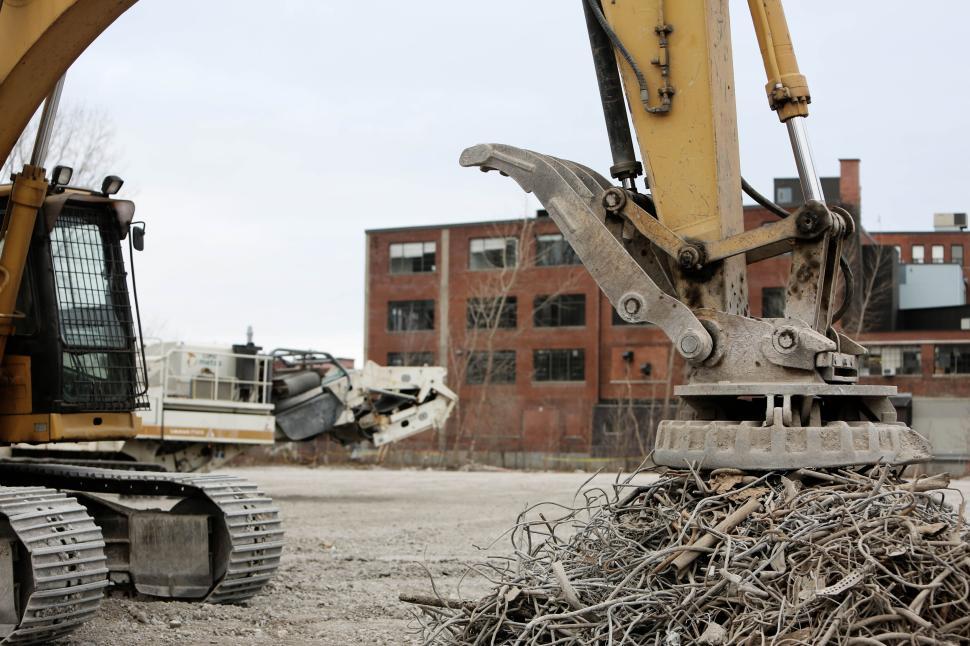 Free Image of Excavator with demolition claw and construction site background 