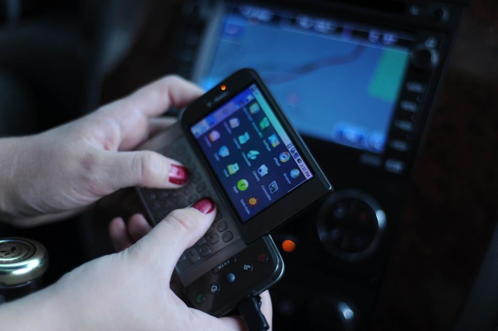 Free Image of QWERTY cell phone 