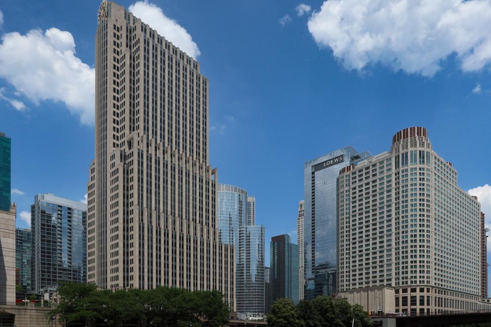 Free Image of High-rise buildings in Chicago with bright blue sky and wispy clouds. 