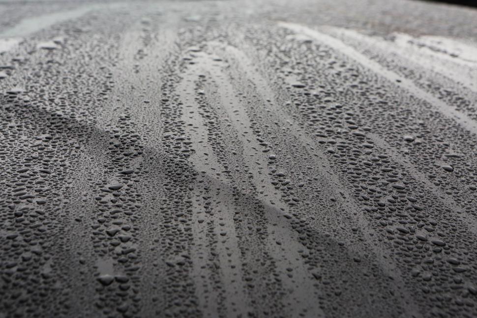 Free Image of Closeup image of water droplets on surface forming various patterns. 
