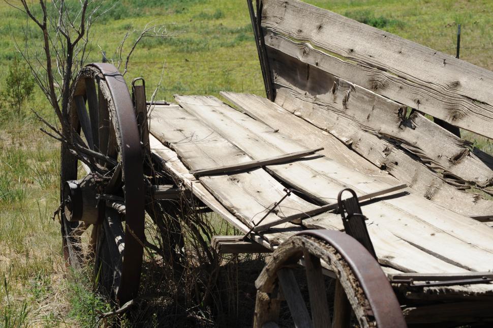 Free Image of Run down wagon 