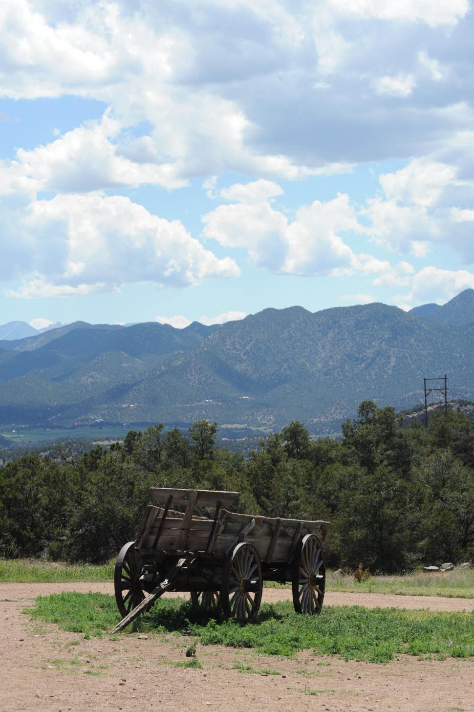 Free Image of Wooden wagon 