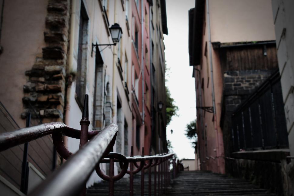 Free Image of Narrow alleyway with rustic buildings leading upwards in steps 