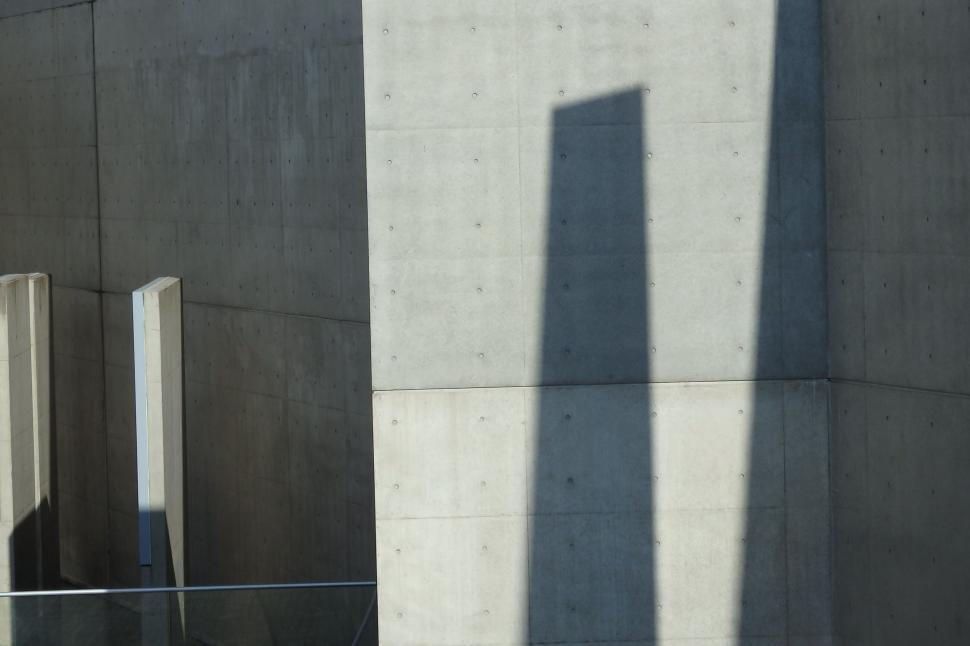 Free Image of Minimalist concrete wall with interesting shadow play under light. 
