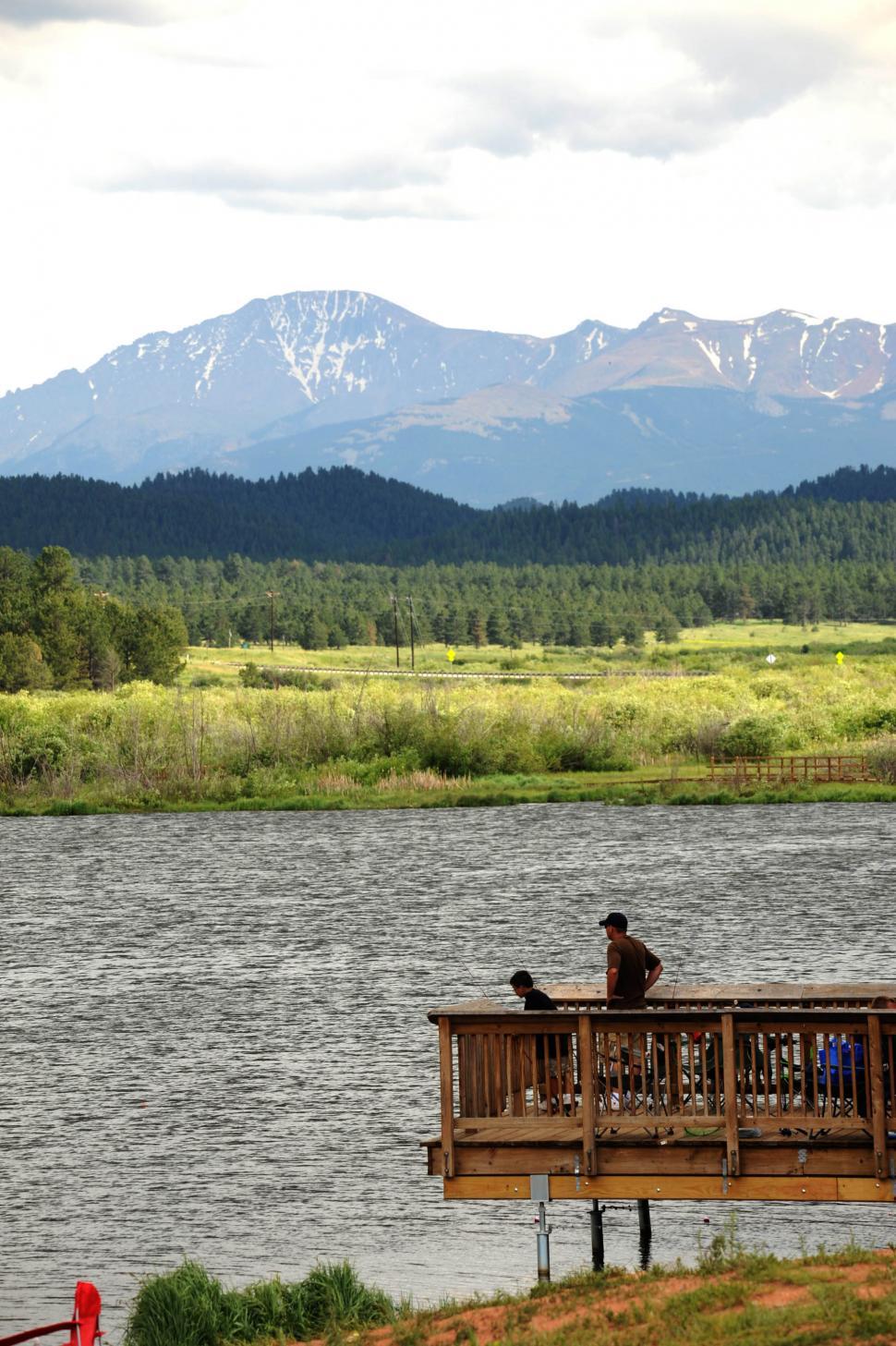Free Image of Lake deck 