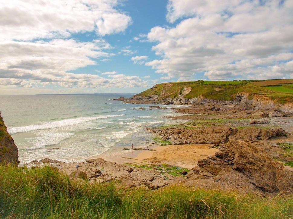 Free Image of Scenic coastal landscape with rocky shore and gentle ocean waves 