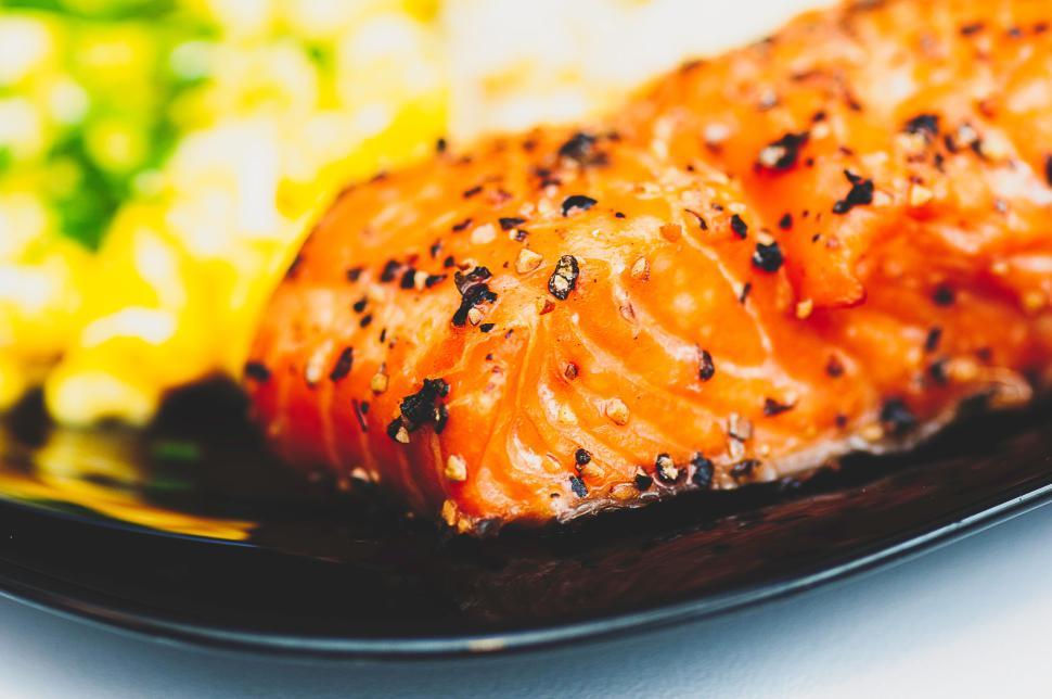 Free Image of Grilled salmon fillet with black pepper seasoning closeup view 