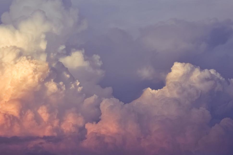 Free Image of Soft pastel sunset clouds creating a calming atmosphere. 