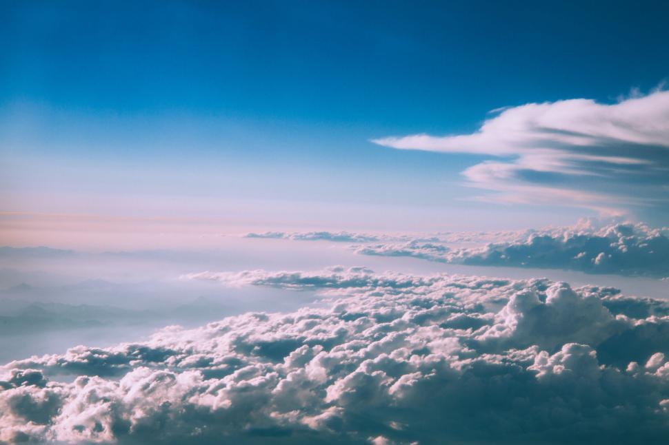 Free Image of Stunning aerial view of clouds and sky during early morning 