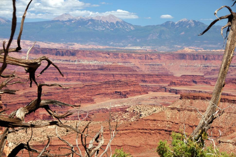 Free Image of Cliffs and mountains 