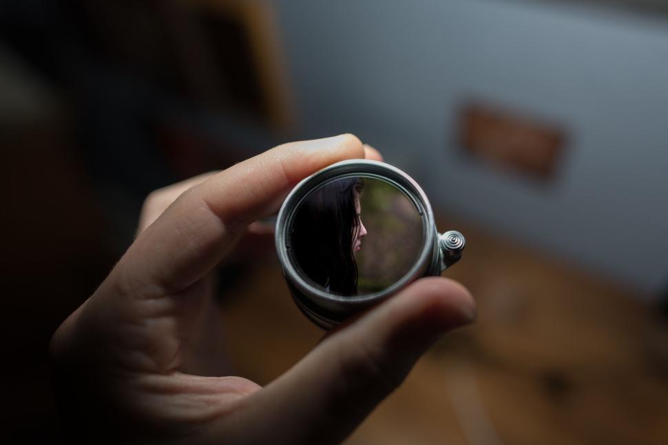 Free Image of Intriguing view through lens showing scenic reflection 