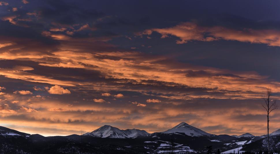 Free Image of Sunset over mountains with vivid, colorful sky 