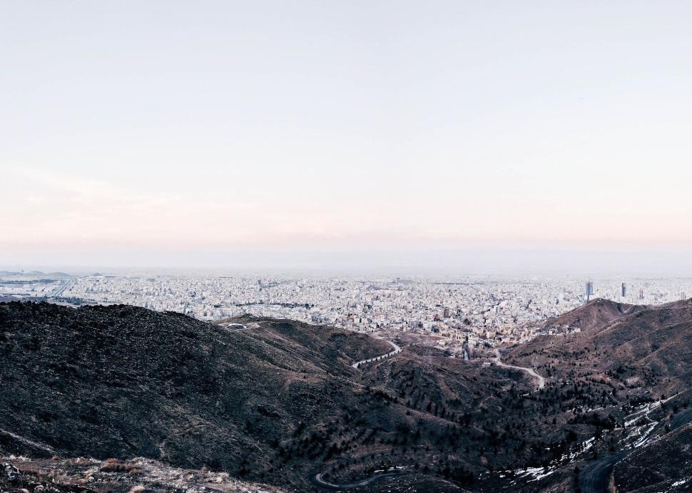 Free Image of Expansive city view across rolling hills and distant horizon scene. 