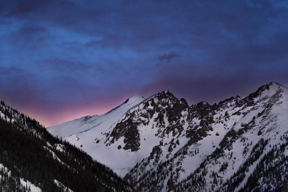 Free Image of Mountain range at dusk with purple and pink sky 