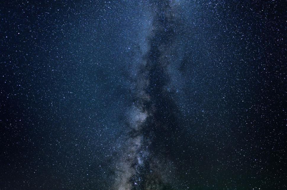 Free Image of A stunning night sky filled with countless stars. 