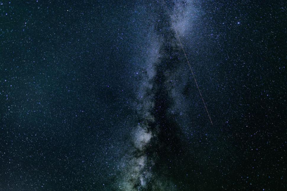 Free Image of Spectacular image of the Milky Way galaxy at night. 