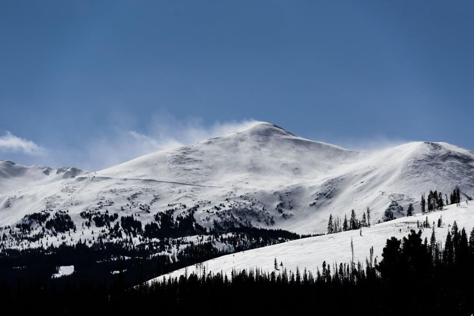 Free Image of Snow-capped mountains bathed in bright sunlight 