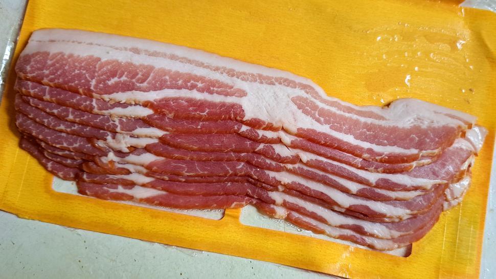 Free Image of Raw Bacon Slices 
