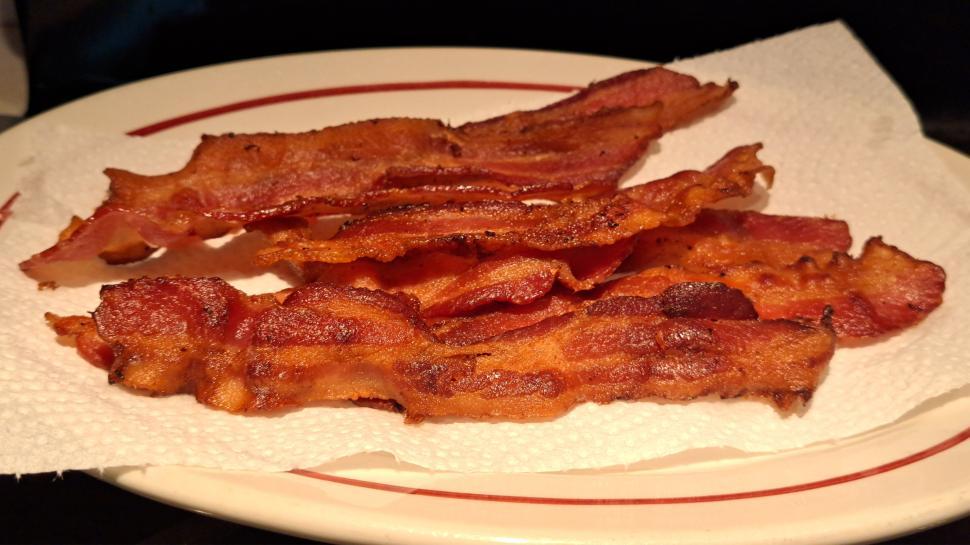 Free Image of Pan Fried Bacon Strips 