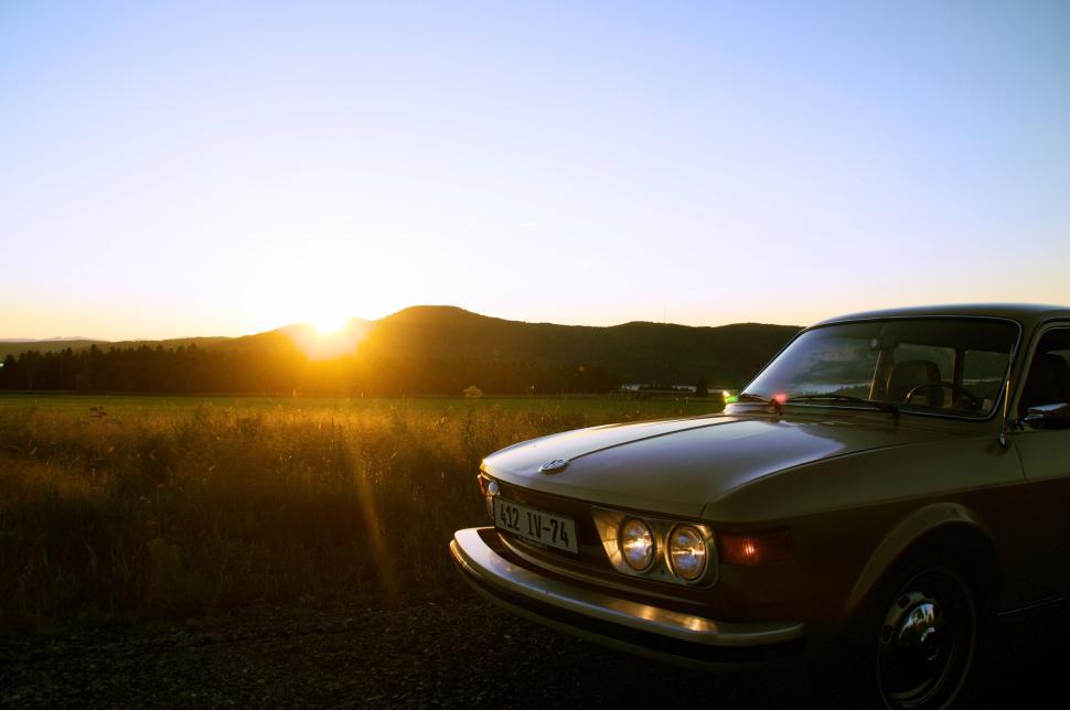 Free Image of Vintage car with sunset background in countryside. 