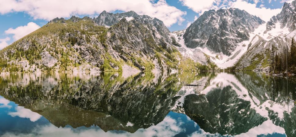 Free Image of Beautiful snowy mountains reflected in calm clear lake. 