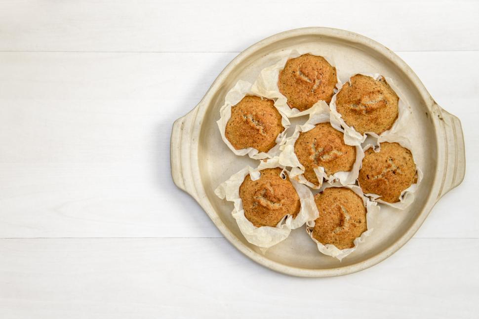 Free Image of Freshly baked muffins displayed on a ceramic plate. 
