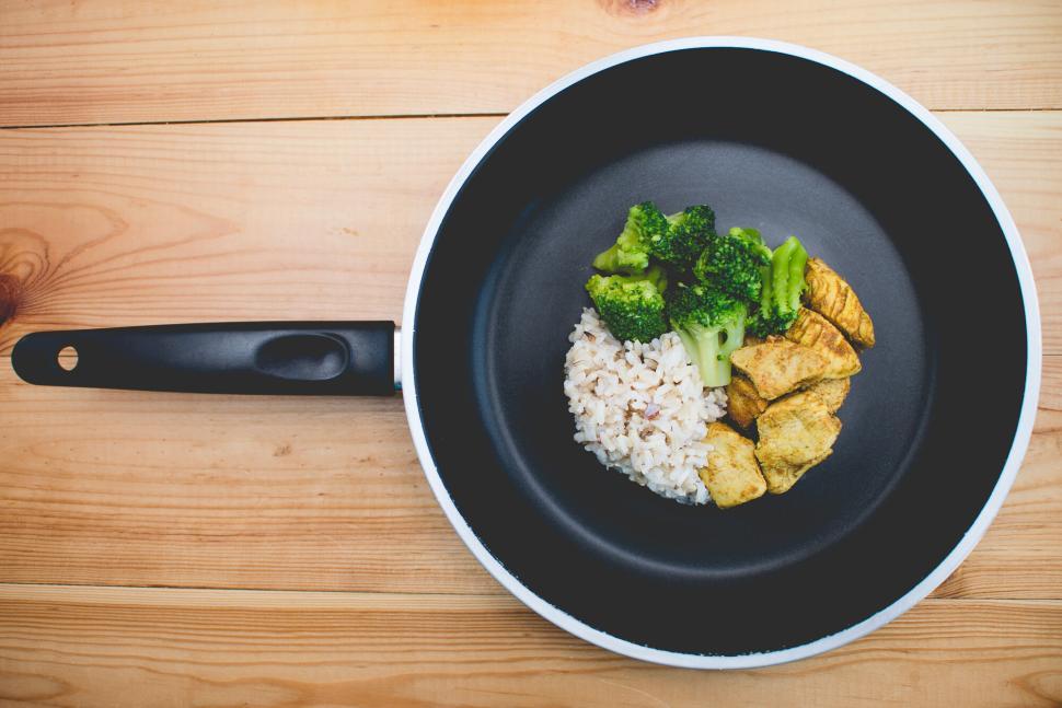 Free Image of Healthy meal with rice and vegetables in frying pan. 