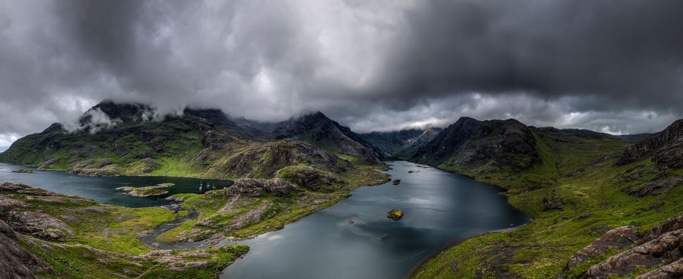 Free Image of Dramatic panoramic landscape of mountains and lakes 