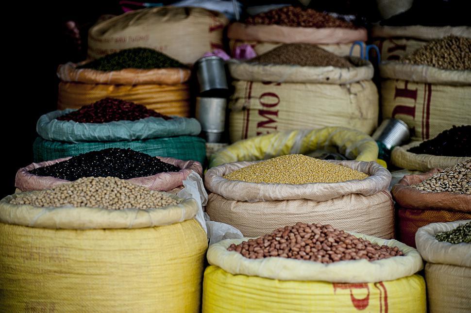 Free Image of Various colorful bags of grains and pulses at market 