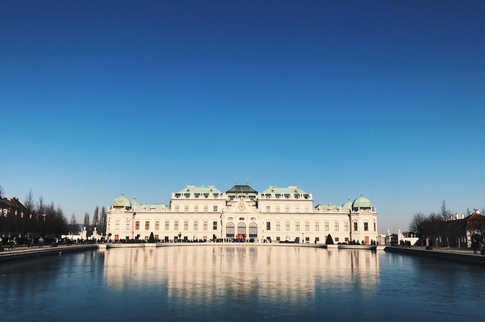 Free Image of Large, symmetrical palace with water in the foreground 