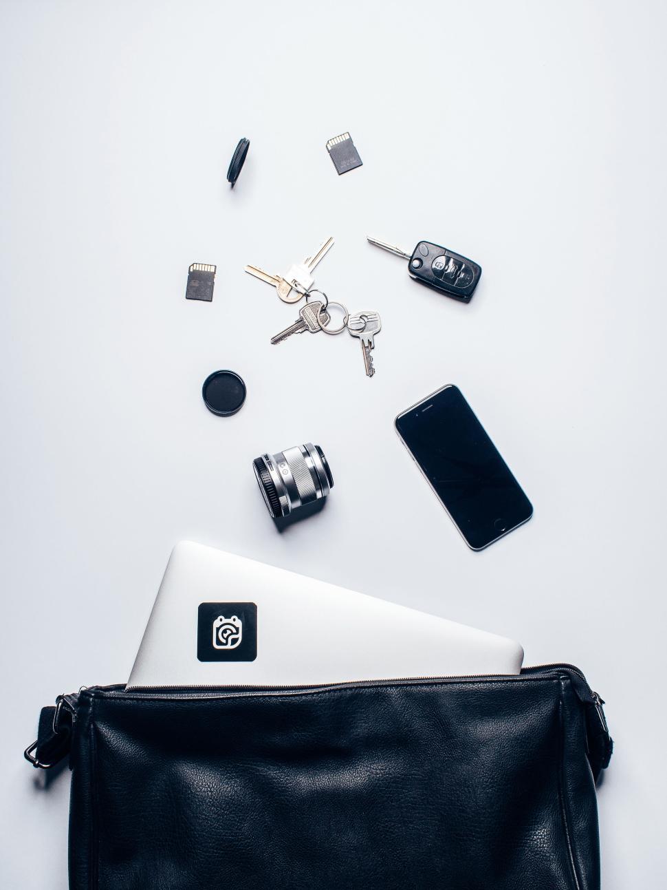Free Image of Arrangement of everyday tech items and accessories 