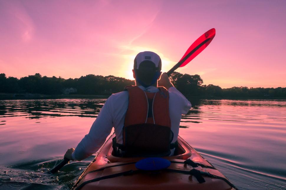 Free Image of Person kayaking at sunset creating beautiful silhouette. 