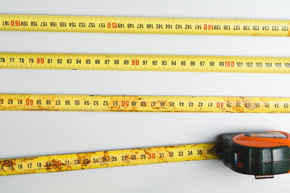 Free Image of Collection of measuring tapes in different lengths 