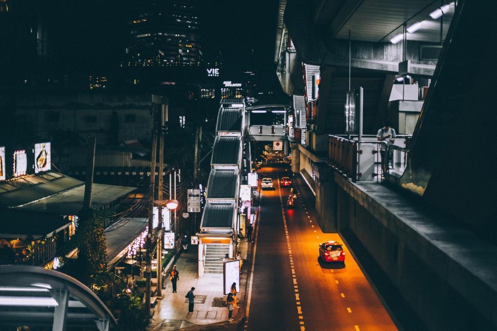 Free Image of Nighttime urban street scene with moving vehicles. 