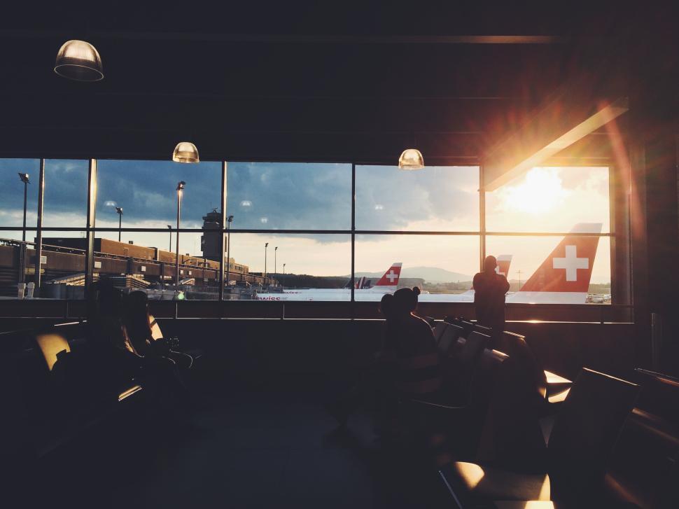 Free Image of Airport lounge with view of airplanes through large windows 