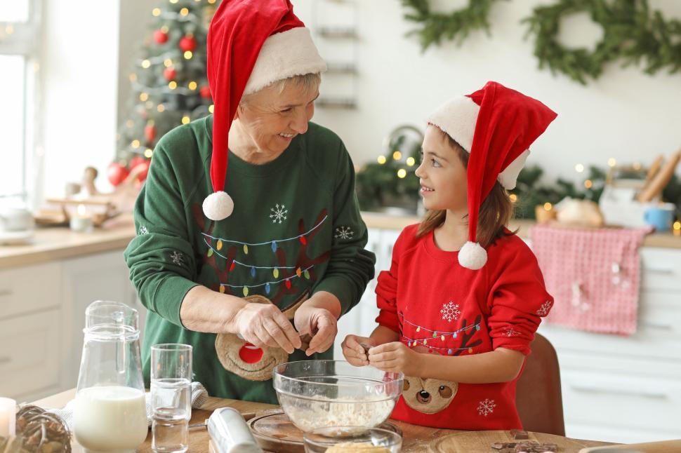 Free Image of Cheerful baking session with grandmother and granddaughter 