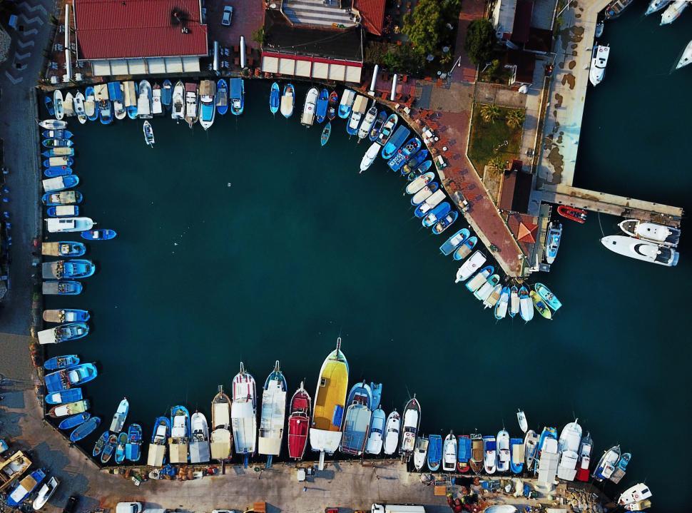 Free Image of Aerial view of a marina filled with boats docked in water 