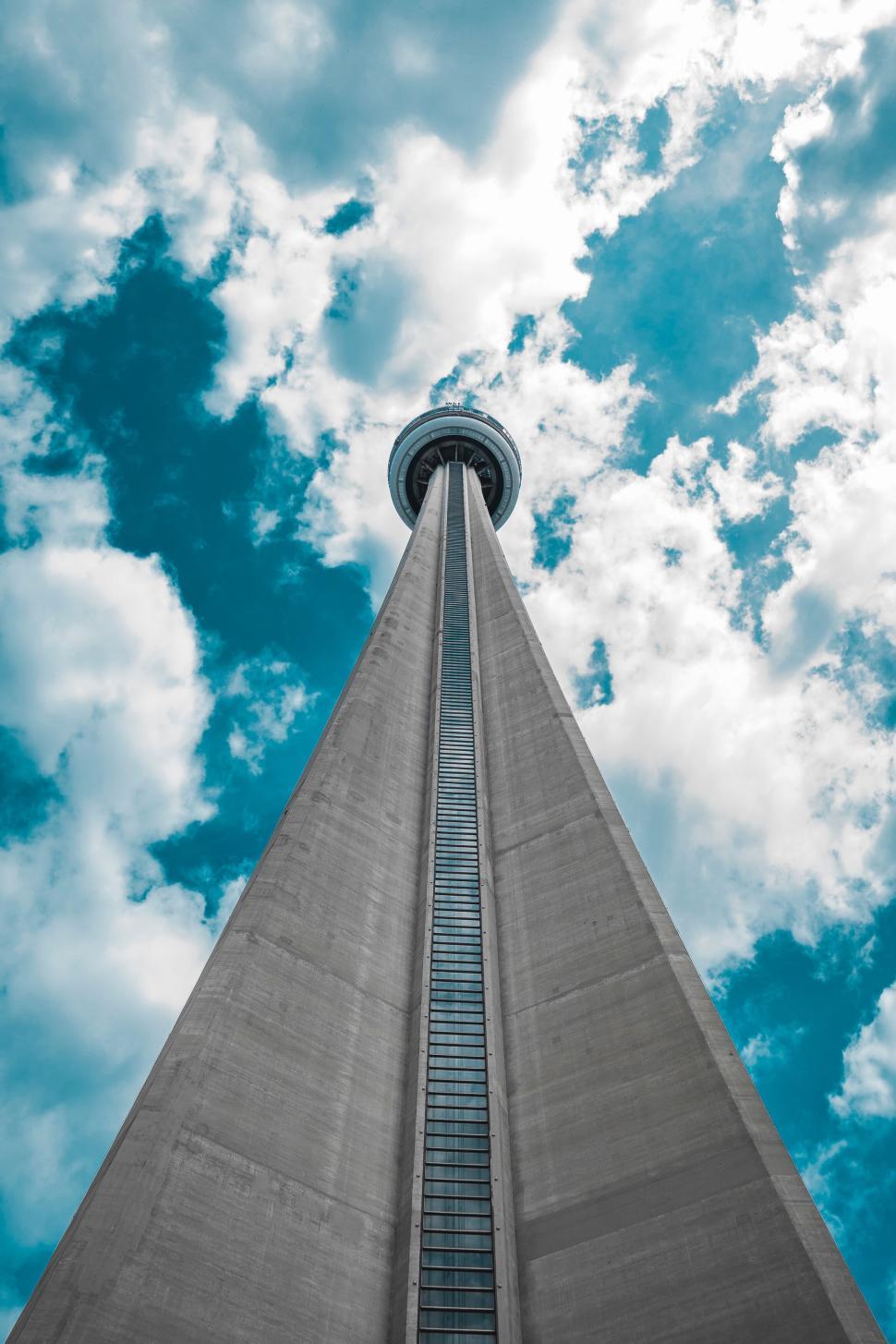 Free Image of Towering concrete needle structure piercing a cloudy sky. 